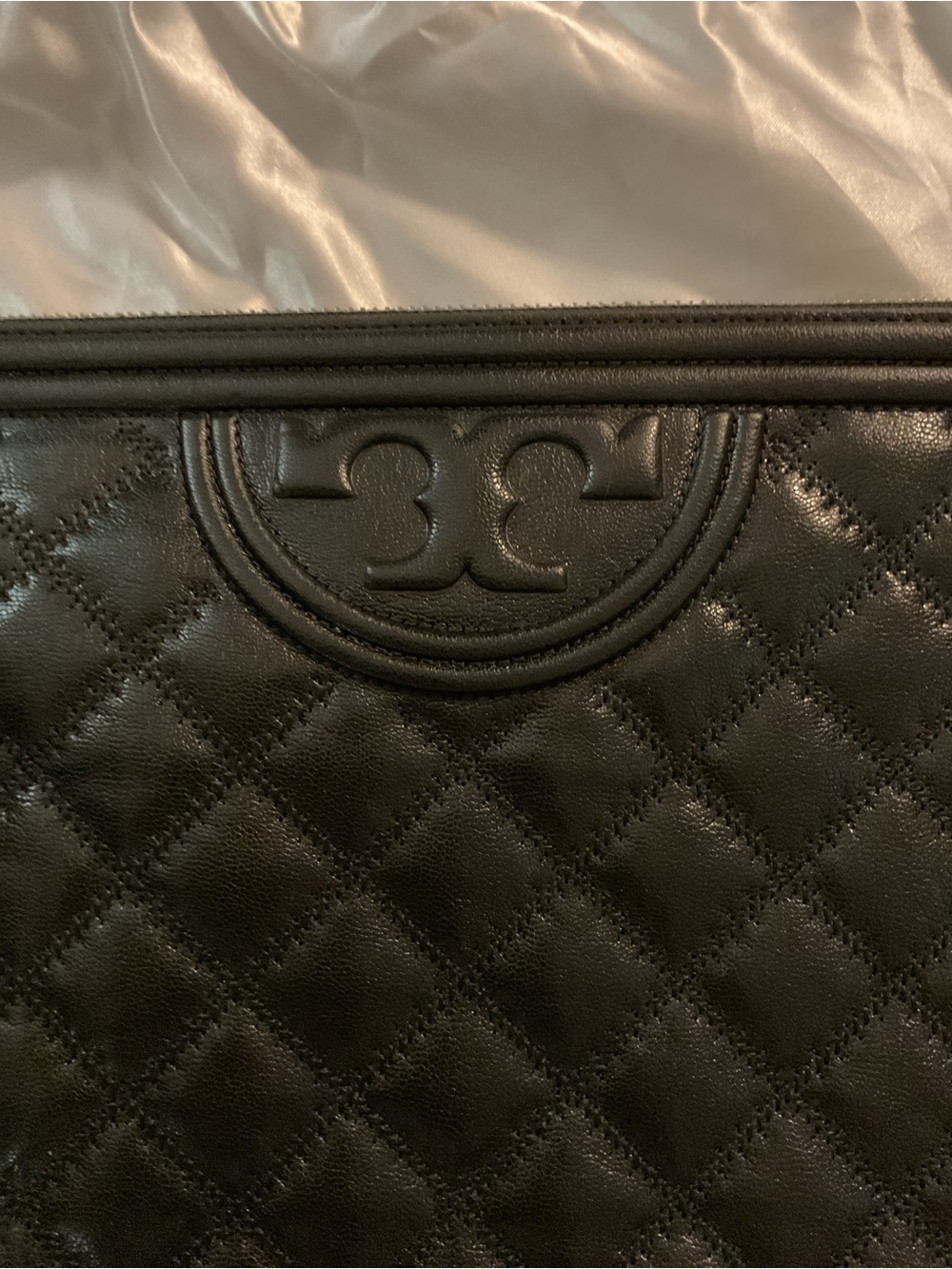 Tory Burch Fleming XL Black Quilted Leather clutch - Picture 3 of 8